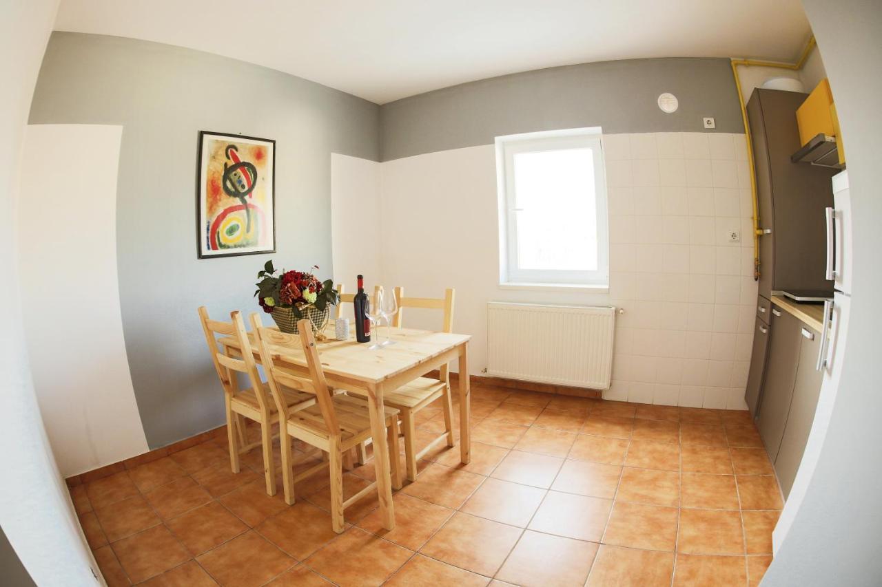 Color Apartments Downtown Bucureşti Ngoại thất bức ảnh